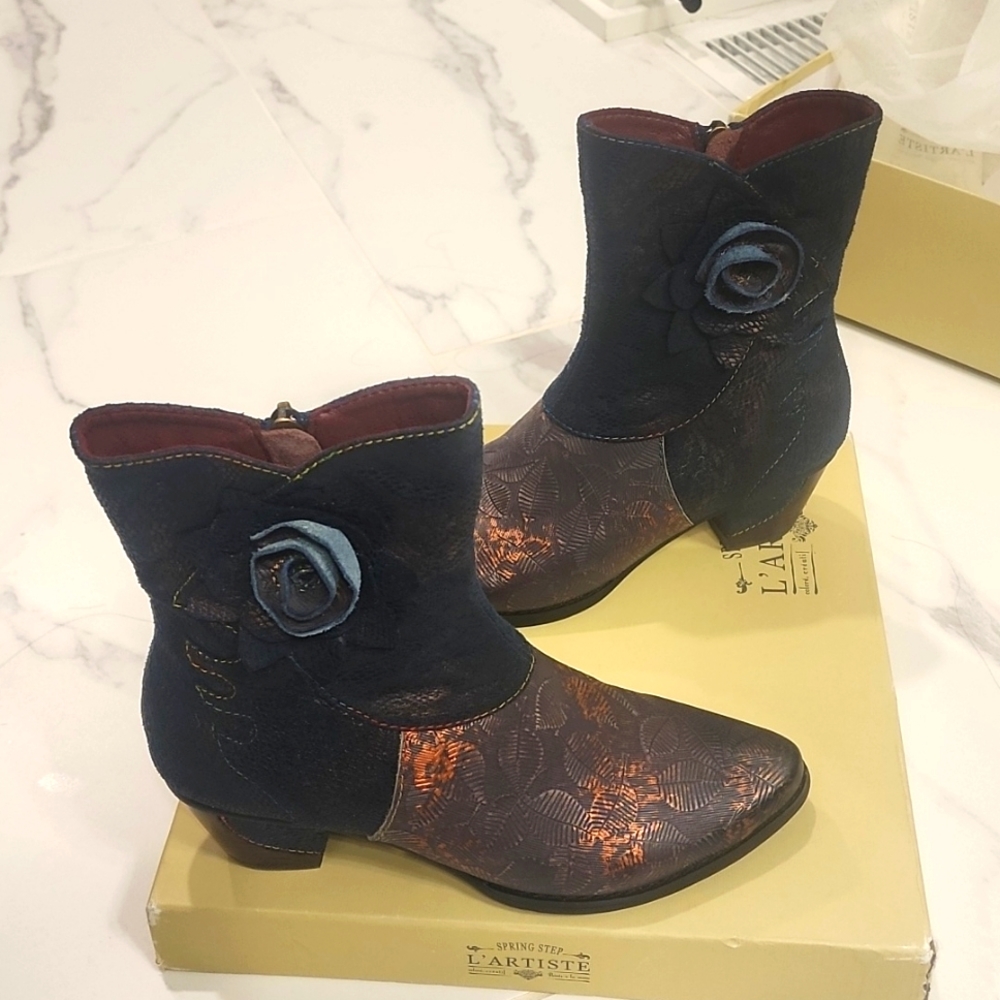 New L'Artiste Boots